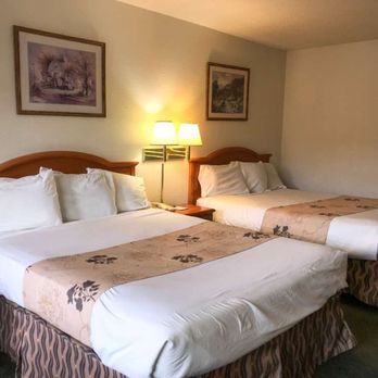 Americas Best Value Inn Pendleton - Two Queen Beds - Hotels Near Me - Pendleton, Oregon