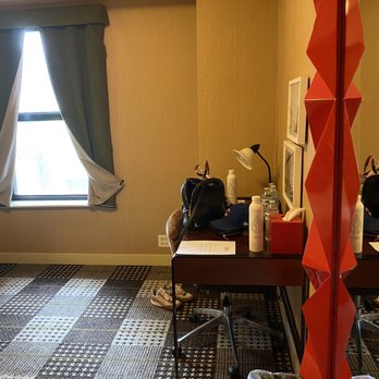 Hotel Lincoln - Entrance - Hotels Near Me - Chicago, Illinois Hotel Lincoln - Entrance - Hotels Near Me - Chicago, Illinois