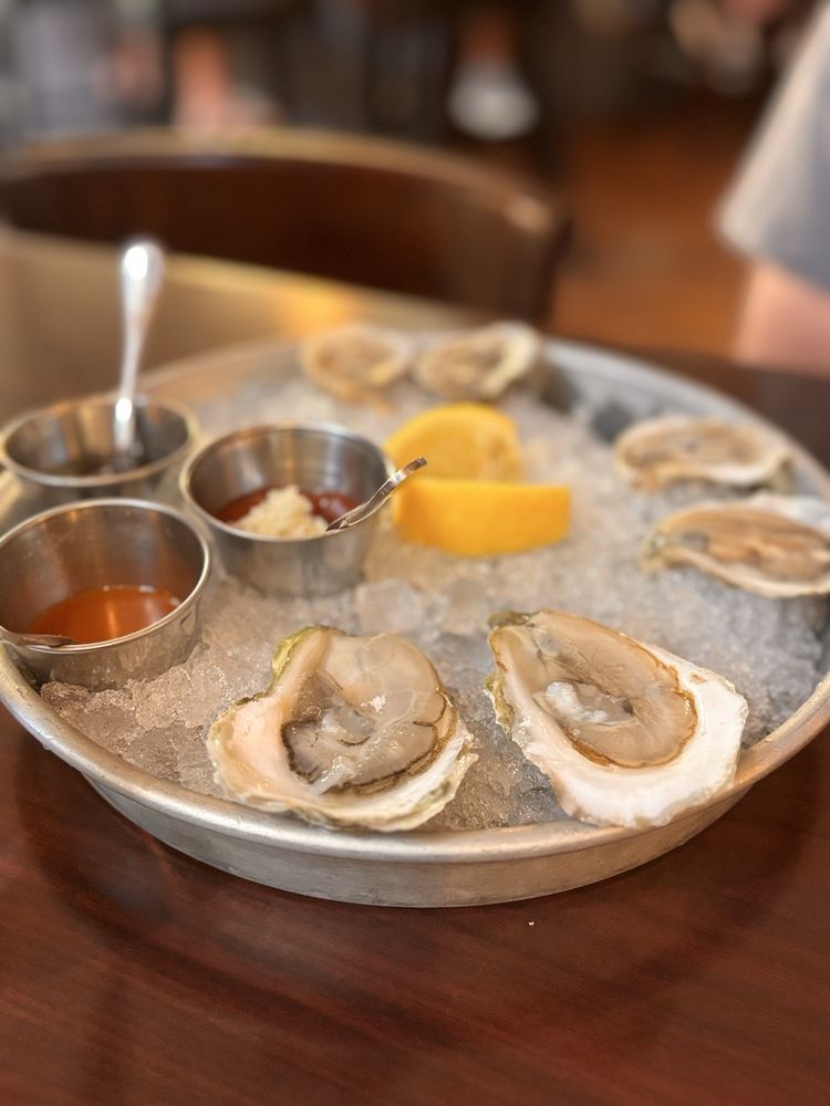 Food from Elm Square Oyster