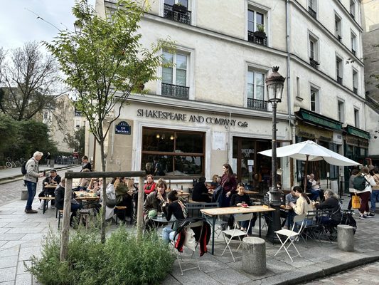 Shakespeare and Company Café by null