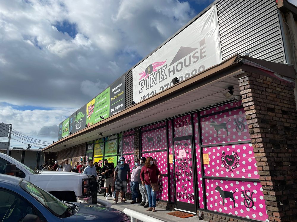 ALLIGATORS CLOSET BINZ STORE Updated September 2024 6003 North Shepherd Dr, Houston, Texas