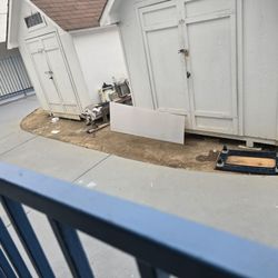 Vista Inn - Sooooo, the pool isn't cold, but it isn't super inviting  I think they're using it as storage while they redo the flooring.