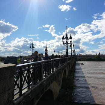 Pont de Pierre - Vue de la rive droite - Landmarks & Historical Buildings Near Me - Bordeaux, 33 Pont de Pierre - Vue de la rive droite - Landmarks & Historical Buildings Near Me - Bordeaux, 33
