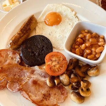 Ballinluig Inn - Big breakfast with black pudding. - Hotels Near Me