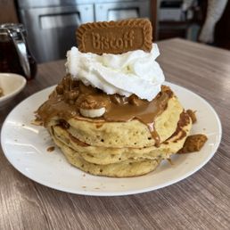 Biscoff bomb cakes