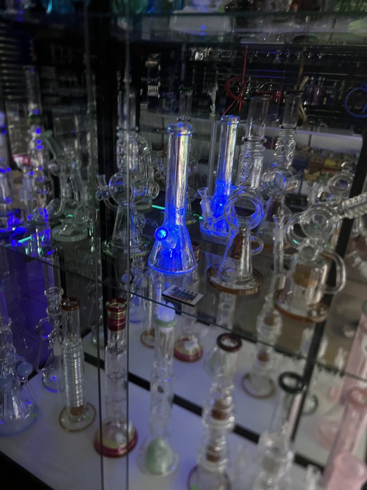 KINGS SMOKE SHOP Updated September 2024 22 Photos 7628 Baltimore