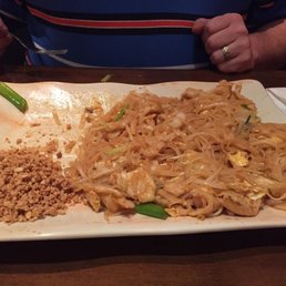 a plate of noodles and meat
