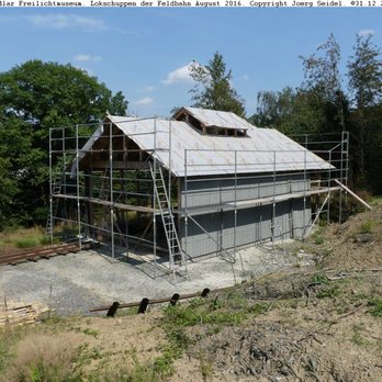 Bergisches Freilichtmuseum - Lokschuppen der Feldbahn im Bau. - Museums Near Me - Lindlar, NW