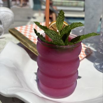 White Limozeen - Cocktail Bars Near Me - Nashville, Tennessee