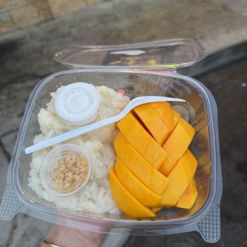 Bhan Kanom Thai - Mango sticky rice - Desserts Near Me - Los Angeles, California