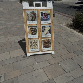 FloraDonna's Cakery - Cupcakes Near Me - Lancaster, California FloraDonna's Cakery - Cupcakes Near Me - Lancaster, California
