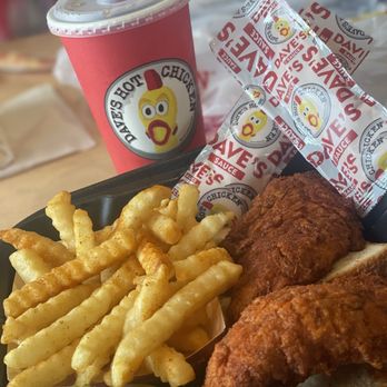 Dave's Hot Chicken - Medium chicken fingers friends and Sweet Tea - Chicken Shop Near Me - Altamonte Springs, Florida Dave's Hot Chicken - Medium chicken fingers friends and Sweet Tea - Chicken Shop Near Me - Altamonte Springs, Florida
