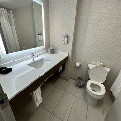 Holiday Inn Express & Suites Halifax Airport - Bathroom