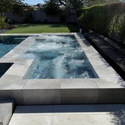 Middy Pools - Spa with upper and lower jets