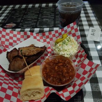 Collierville Commissary - Brisket, coleslaw, BBQ Beans, bread and dr pepper - Barbeque Near Me - Collierville, Tennessee