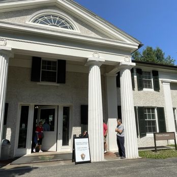 Vanderbilt Mansion - Pavilion Visitor Center - Landmarks & Historical Buildings Near Me - Hyde Park, New York