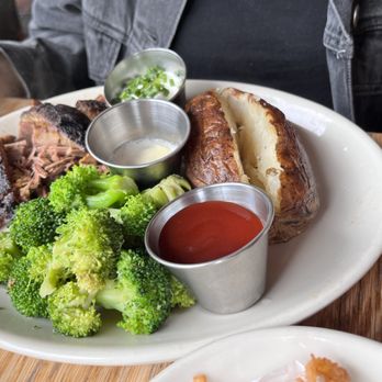 Wood Ranch Camarillo - Brisket lunch with an additional side - Barbeque Near Me - Camarillo, California Wood Ranch Camarillo - Brisket lunch with an additional side - Barbeque Near Me - Camarillo, California