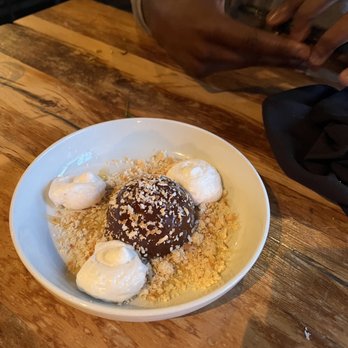 Watershed Kitchen & Bar - Chocolate ice cream dessert - Cocktail Bars Near Me - Columbus, Ohio