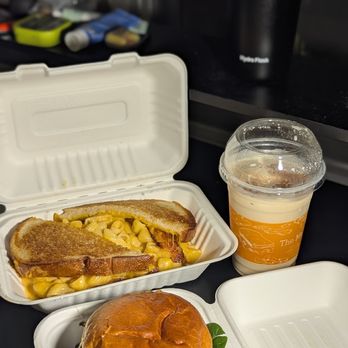 The Melt - snickerdoodle milkshake, mac daddy, and swiss & shroom meltburger - Burgers Near Me - San Francisco, California The Melt - snickerdoodle milkshake, mac daddy, and swiss & shroom meltburger - Burgers Near Me - San Francisco, California