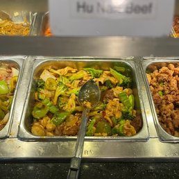 Here's supposedly Hunan Beef, but maybe the owner wants to steal from customers and give them chicken. Here's supposedly Hunan Beef, but maybe the owner wants to steal from customers and give them chicken.