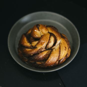 Motors Coffee - Cinnamon Roll - Coffee & Tea Near Me - Paris, 01 Motors Coffee - Cinnamon Roll - Coffee & Tea Near Me - Paris, 01
