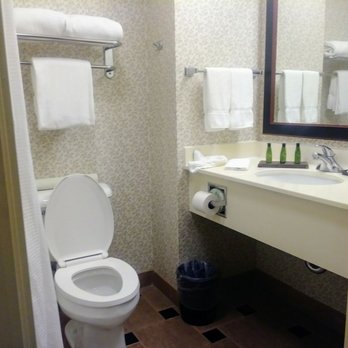 Larkspur Landing - Sunnyvale - Clean bathroom, no mold spotted in this room. - Hotels Near Me - Sunnyvale, California