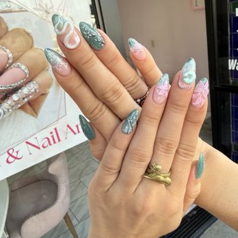 Berkeley Pinkies - Snake nails by Gigi - Nail Salons Near Me - Berkeley, California