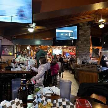 Tav On The Ave - people eating at a restaurant - American Near Me - Mankato, Minnesota Tav On The Ave - people eating at a restaurant - American Near Me - Mankato, Minnesota