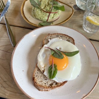 Dignita Hoftuin - Breakfast & Brunch Near Me - Amsterdam, New Hampshire