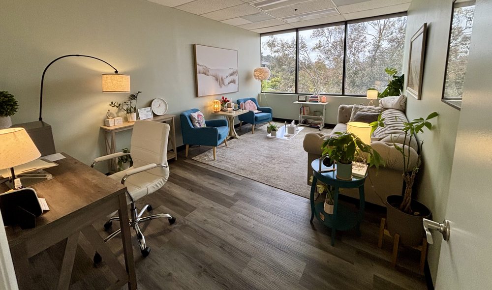 Kelly Ahearn, LMFT - grief counselor in San Diego, CA