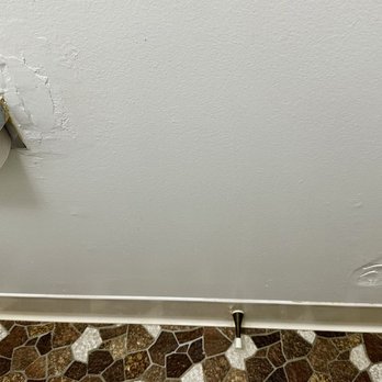 Budget Host Inn - Bad patching in toilet - Hotels Near Me - Emporia, Kansas Budget Host Inn - Bad patching in toilet - Hotels Near Me - Emporia, Kansas