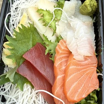 Saketumi Asian Bistro - Sashimi Appetizer - Sushi Bars Near Me - Brooklyn, New York Saketumi Asian Bistro - Sashimi Appetizer - Sushi Bars Near Me - Brooklyn, New York