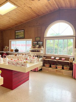 Plymouth Orchards & Cider Mill by null
