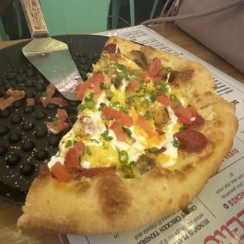 Happy Camper - El dorado pizza - blackened chicken, pepperoni, jalapeños, sour cream, romas, green onions, cheddar & cream cheese. - Pizza Near Me - Las Vegas, Nevada