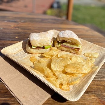 Alesong Brewing & Blending - Apple & Cheddar Sandwich is AMAZING! - Breweries Near Me - Eugene, Oregon