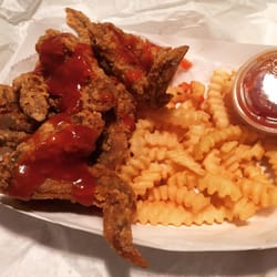 Harold's Chicken Shack - 6 wings fried hard w/ hot & mild sauce #chicagorestaurantweek #crw16 #crwcontest #chicagofoodauthority #choosechicago