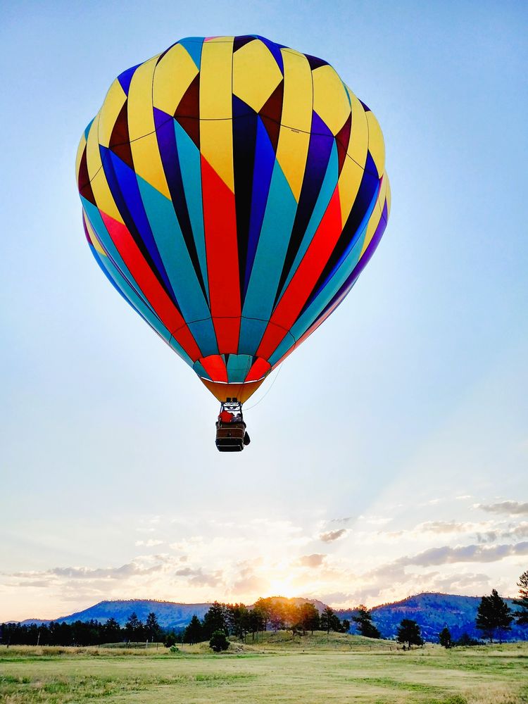Western Horizons Hot Air Balloons Logo