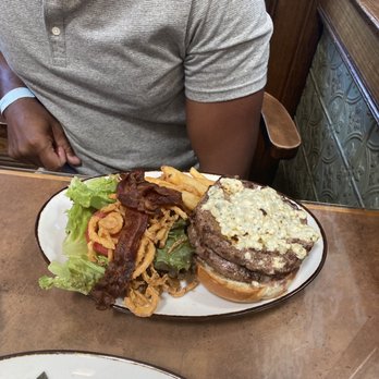 Linn's Restaurant - Blue cheese burger with a double patty - American Near Me - Cambria, California