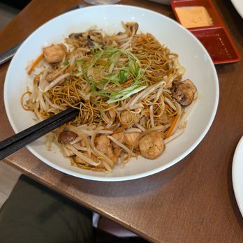 Taroko Asian Bar And Grill - Hong Kong noodles. Yum! - Korean Near Me - Redding, California