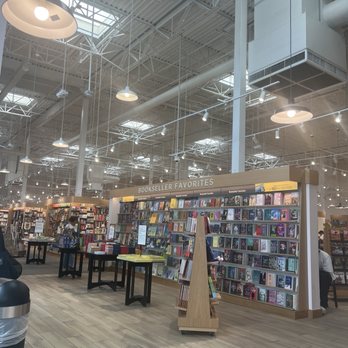 Barnes & Noble - some aisles did look quite close to each other not sure how wheelchair/ stroller friendly they are - Bookstores Near Me - Brentwood, California