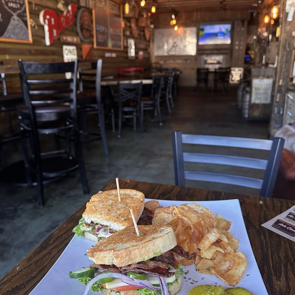 Barrel Mountain Brewing - BLT - New American Near Me - Battle Ground, Washington