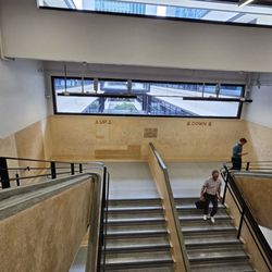 中環街市 - The iconic staircase