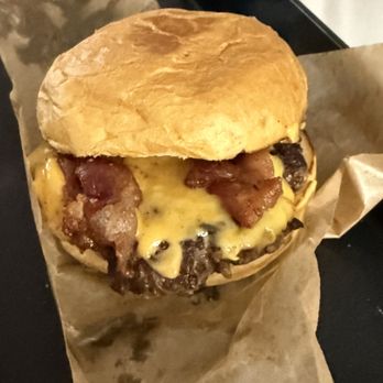 Capitol Burger - Bacon burger - Burgers Near Me - Torrey, Utah