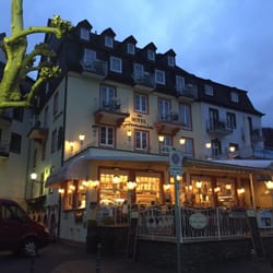 Hotel Germania - Außenansicht zur Morgenstunde