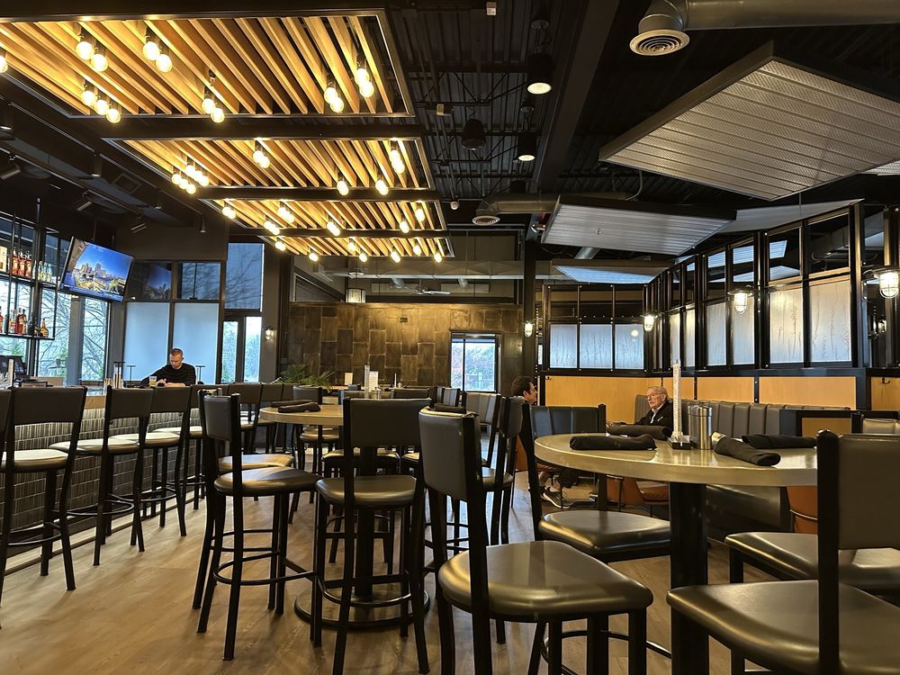 DESTIHL Restaurant & Brew Works
