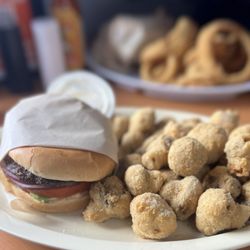 Everest Burgers - Junior Deluxe Burger w/ Fried Mushrooms