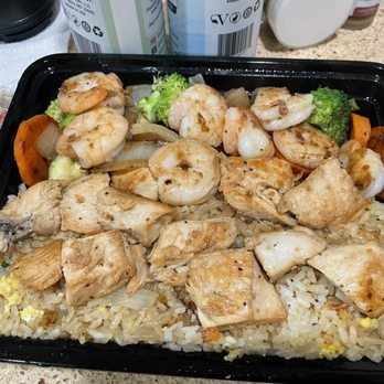 Hanami Teppanyaki Grill - CHICKEN & SHRIMP PLATE w/CHICKEN & SHRIMP FRIED RICE there's little Chik/Shrimp in the rice - Teppanyaki Near Me - Norwalk, California