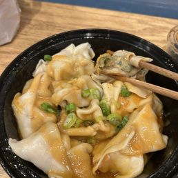 N7. Pork & Vegetable Wontons in Spicy Peanuts Sauce(8pcs)