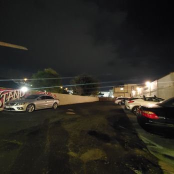 The Last Round Tavern - Parking lot - Pizza Near Me - San Jose, California