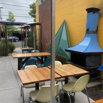 Keys Lounge - Outside patio with fireplaces. - Cocktail Bars Near Me - Portland, Oregon Keys Lounge - Outside patio with fireplaces. - Cocktail Bars Near Me - Portland, Oregon